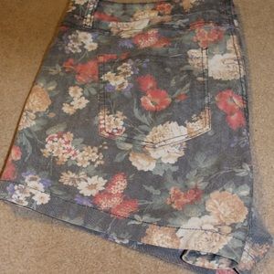 🌼🌸🌺 Plus Size Pretty Floral Shorts